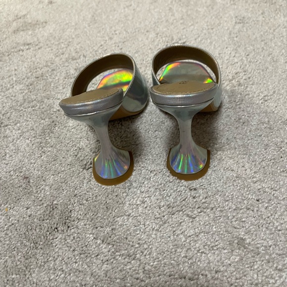 SHOES - Picture 3 of 5